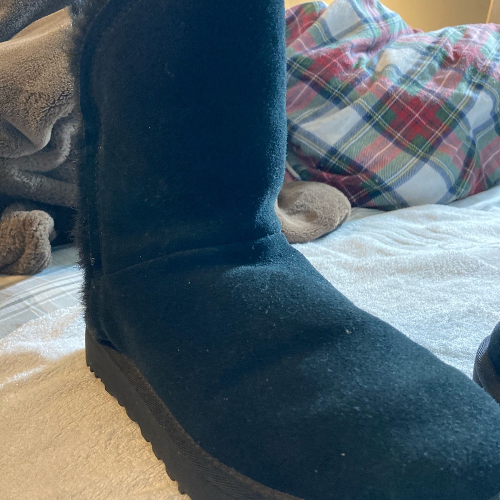 Black womens ugg size 6
